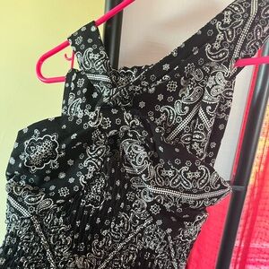 Black and White Paisley 2 Piece Size L